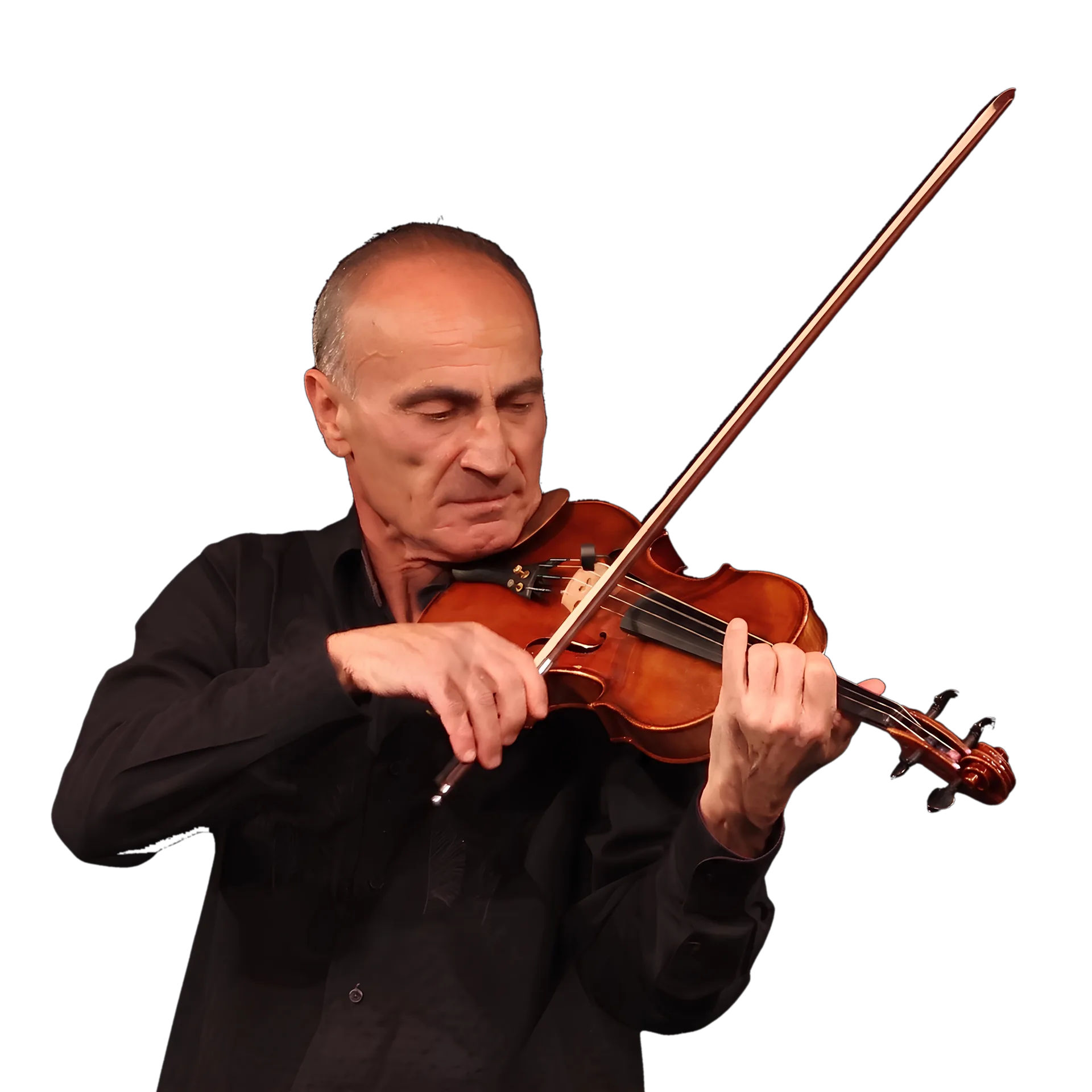 Samvel Yarvinyan performing on violin